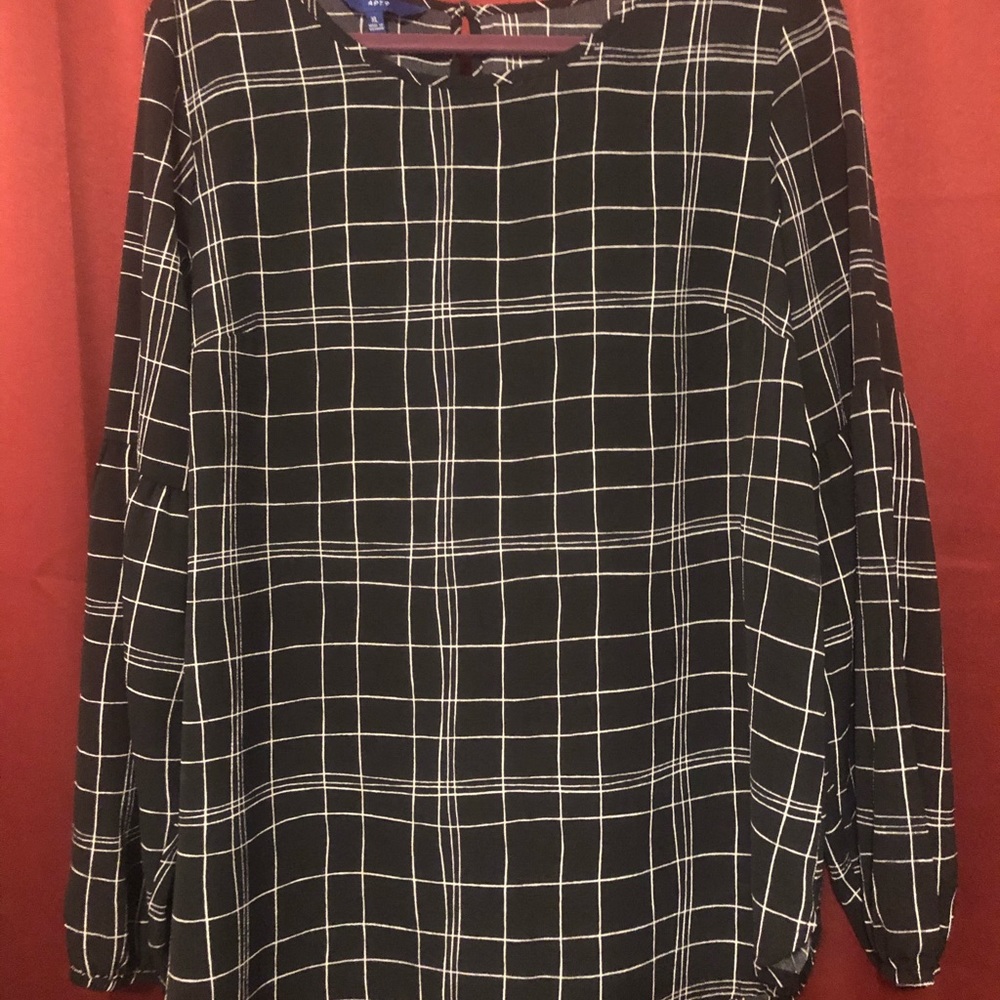 Unique Patterned Top - Picture 2 of 2